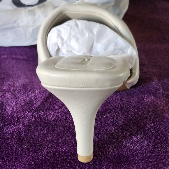 NEW Marc Jacobs Cream Slide Sandals SIZE W10 - Picture 6 of 12